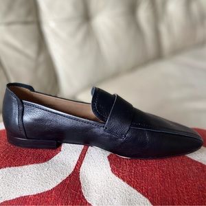 New! Linea Paolo black tumbled leather shoes, still in box, never used